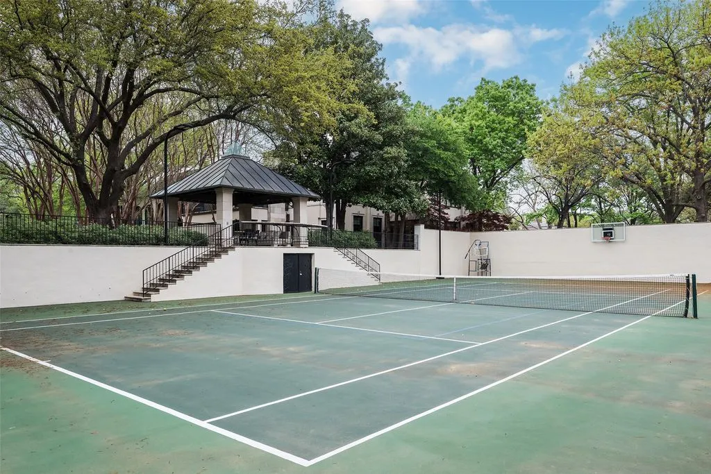 A Texas Icon: Sebastian Construction Group Crafts a $35 Million Masterpiece of Privacy and Luxury Living 29 Spectacular 35 Million Estate at 6601 Hunters Glen Rd Showcases Sebastian Construction Groups Vision of Privacy and Timeless Elegance 24