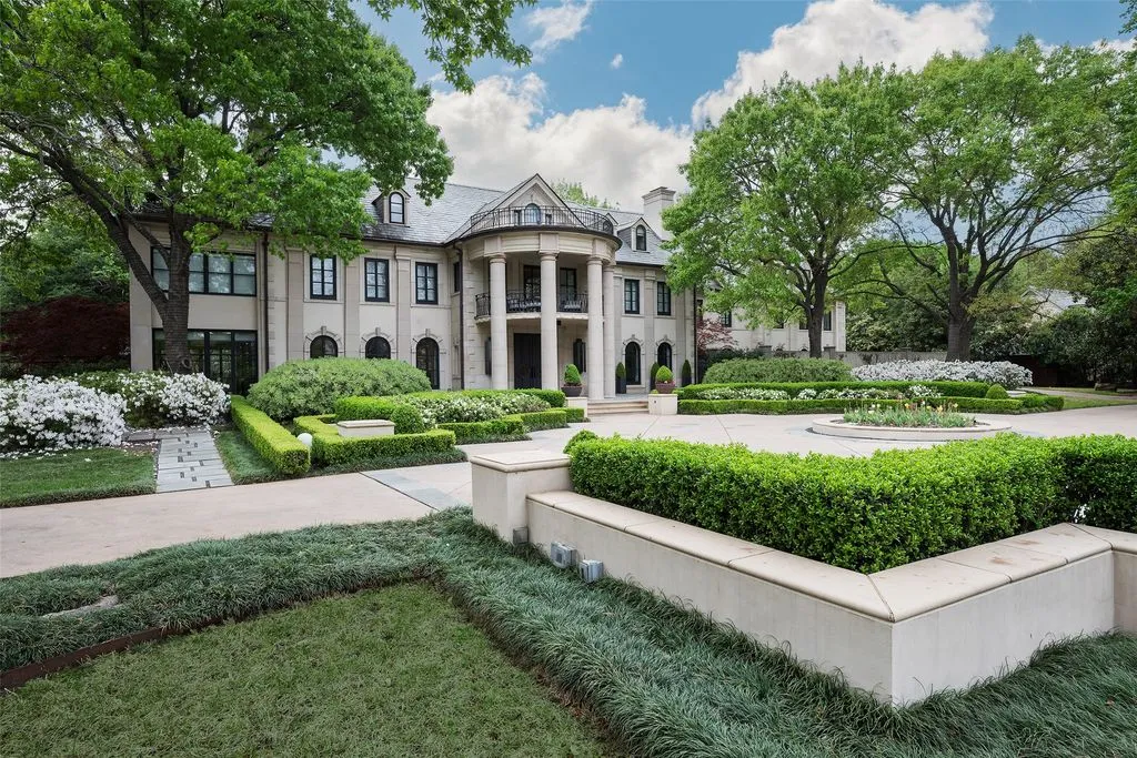 A Texas Icon: Sebastian Construction Group Crafts a $35 Million Masterpiece of Privacy and Luxury Living 31 Spectacular 35 Million Estate at 6601 Hunters Glen Rd Showcases Sebastian Construction Groups Vision of Privacy and Timeless Elegance 27