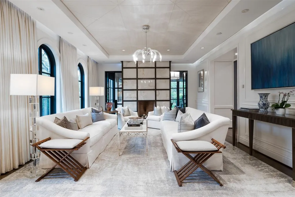 A Texas Icon: Sebastian Construction Group Crafts a $35 Million Masterpiece of Privacy and Luxury Living 11 Spectacular 35 Million Estate at 6601 Hunters Glen Rd Showcases Sebastian Construction Groups Vision of Privacy and Timeless Elegance 4