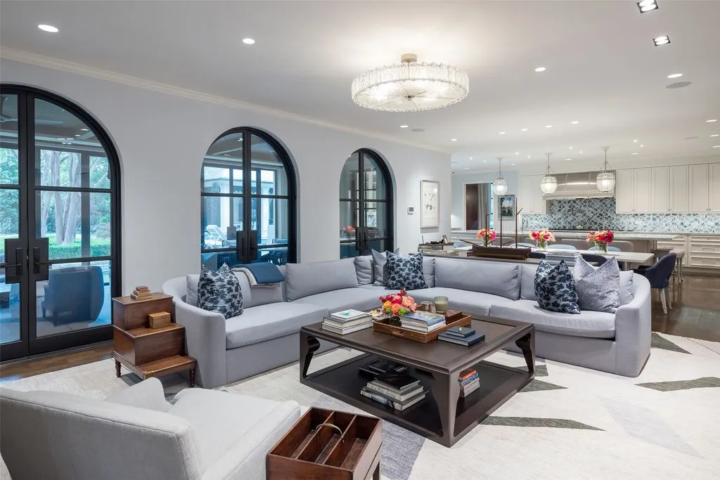 A Texas Icon: Sebastian Construction Group Crafts a $35 Million Masterpiece of Privacy and Luxury Living 14 Spectacular 35 Million Estate at 6601 Hunters Glen Rd Showcases Sebastian Construction Groups Vision of Privacy and Timeless Elegance 7