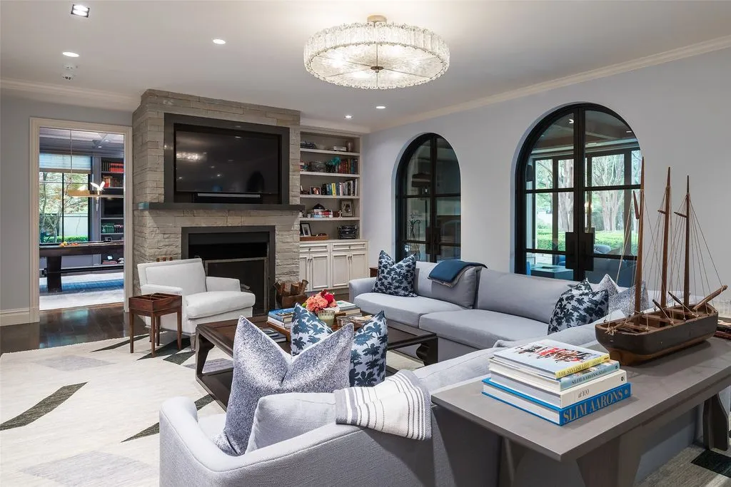 A Texas Icon: Sebastian Construction Group Crafts a $35 Million Masterpiece of Privacy and Luxury Living 15 Spectacular 35 Million Estate at 6601 Hunters Glen Rd Showcases Sebastian Construction Groups Vision of Privacy and Timeless Elegance 8