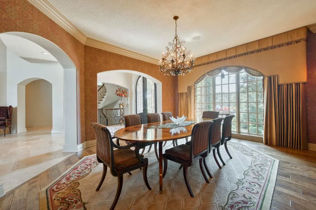 Where Elegance Meets Grand-Scale Living: Spectacular Missouri Property Seeks $4.75 Million 15 Stunning Luxury Retreat at 1100 Lakewood Drive Crafted for Elegance Comfort and Entertaining – 4.75 Million 15