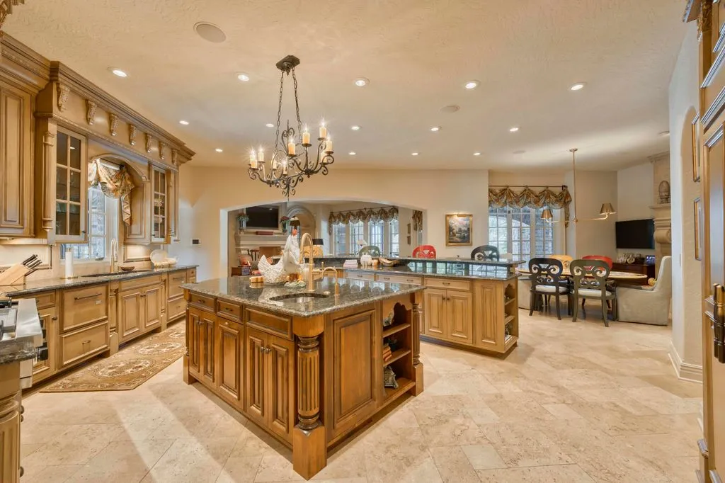 Where Elegance Meets Grand-Scale Living: Spectacular Missouri Property Seeks $4.75 Million 16 Stunning Luxury Retreat at 1100 Lakewood Drive Crafted for Elegance Comfort and Entertaining – 4.75 Million 16