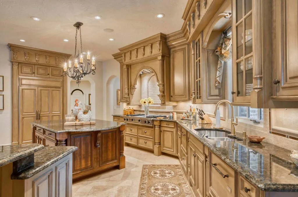 Where Elegance Meets Grand-Scale Living: Spectacular Missouri Property Seeks $4.75 Million 17 Stunning Luxury Retreat at 1100 Lakewood Drive Crafted for Elegance Comfort and Entertaining – 4.75 Million 17