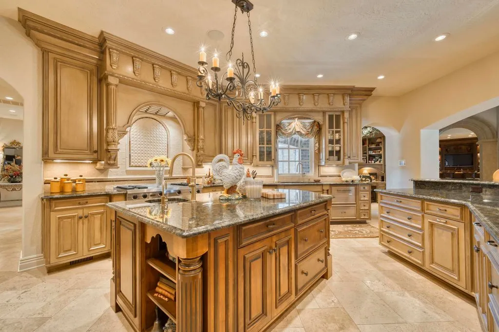 Where Elegance Meets Grand-Scale Living: Spectacular Missouri Property Seeks $4.75 Million 18 Stunning Luxury Retreat at 1100 Lakewood Drive Crafted for Elegance Comfort and Entertaining – 4.75 Million 18