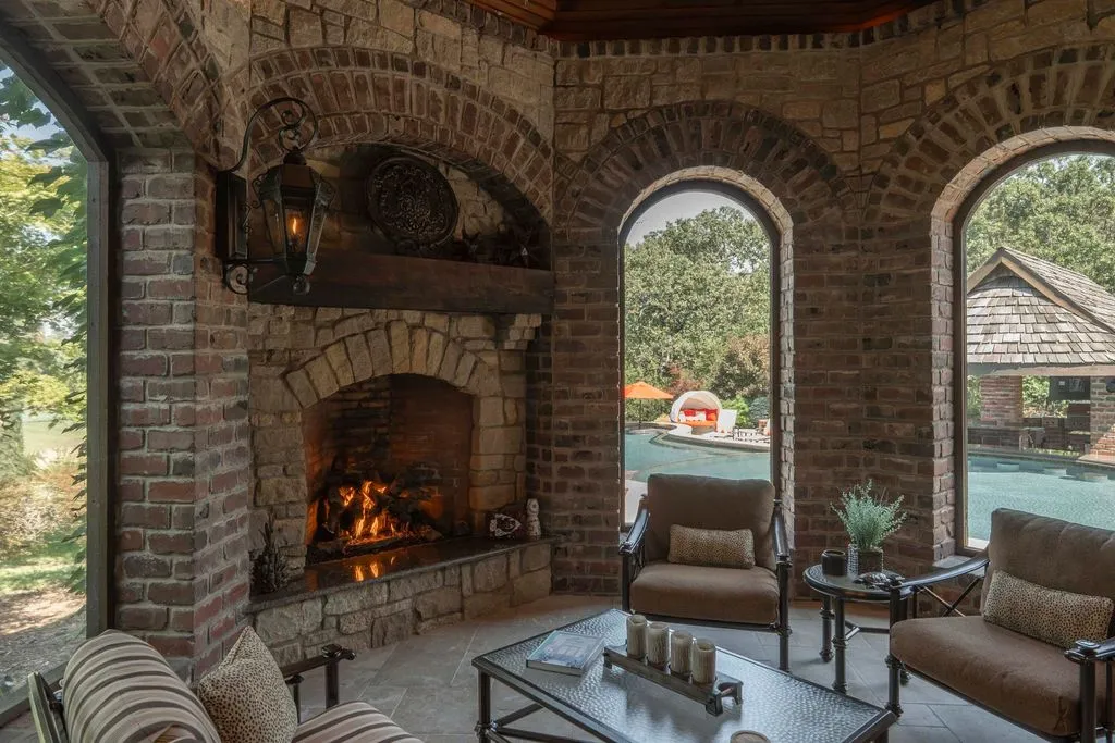 Where Elegance Meets Grand-Scale Living: Spectacular Missouri Property Seeks $4.75 Million 21 Stunning Luxury Retreat at 1100 Lakewood Drive Crafted for Elegance Comfort and Entertaining – 4.75 Million 22