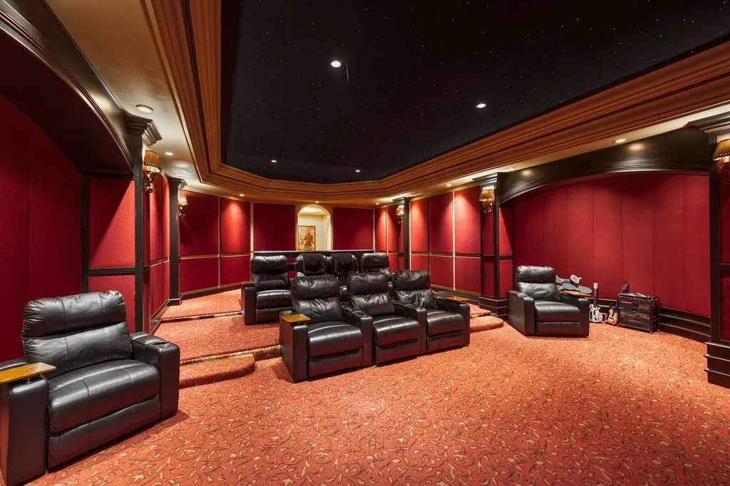 Where Elegance Meets Grand-Scale Living: Spectacular Missouri Property Seeks $4.75 Million 26 Stunning Luxury Retreat at 1100 Lakewood Drive Crafted for Elegance Comfort and Entertaining – 4.75 Million 28