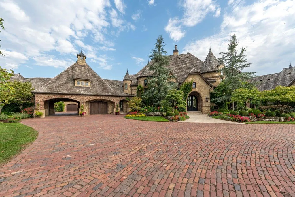 Where Elegance Meets Grand-Scale Living: Spectacular Missouri Property Seeks $4.75 Million 28 Stunning Luxury Retreat at 1100 Lakewood Drive Crafted for Elegance Comfort and Entertaining – 4.75 Million 7