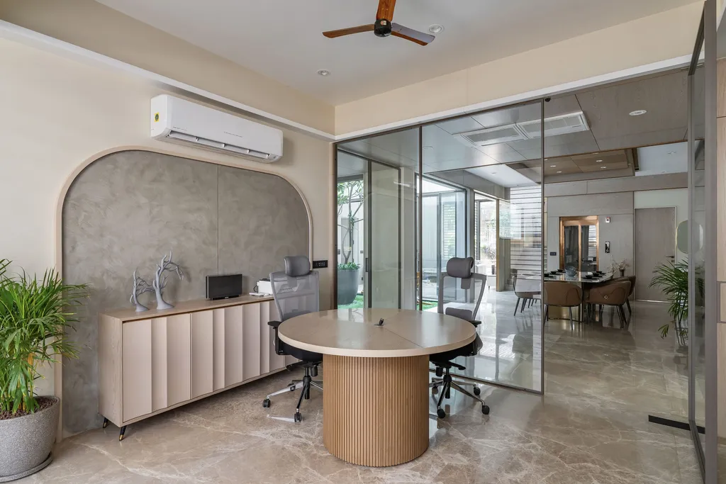 Visamo House by Prashant Parmar Architect, A Biophilic Sanctuary of Light, Heritage & Modern Luxury in Ahmedabad by 12 Visamo House, A Biophilic Sanctuary of Light, Heritage & Modern Luxury in Ahmedabad