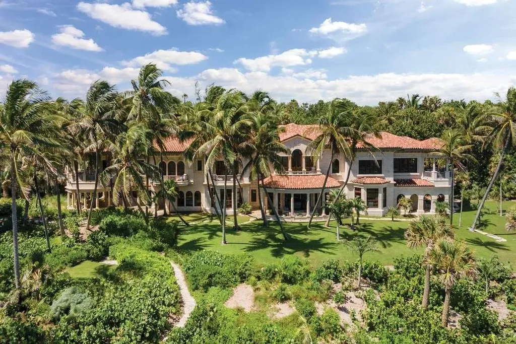 The 5 Biggest Houses in Florida and Their Insane Amenities (2025 Ultimate List) 2 Aerial view of The Gemini Estate at 2000 South Ocean Boulevard, Manalapan, showing the massive compound, tropical landscaping, and tile roof.