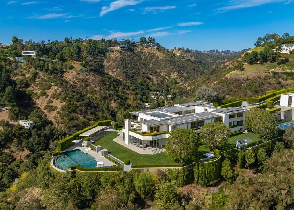 Top 5 Largest Houses in Los Angeles: Megamansions in Bel Air & Beverly Hills 4 The Pritzker Estate modern glass mansion in Beverly Hills with panoramic city and ocean views