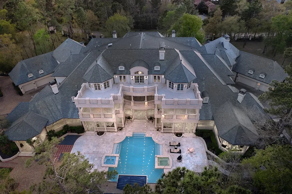 The 5 Largest Houses in Texas Ranked by Verified Square Footage (2025) 3 Drone view of The Woodlands Grand Regency Estate at 88 W Grand Regency Cir, confirming its 30,717 sq ft size, and its large balcony, terrace, and swimming pool.