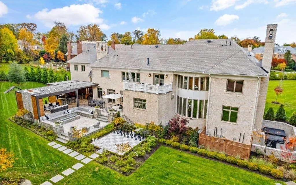Stunning 2-Acre Virginia Estate Offering Exceptional Beauty for $6.79 Million 29 1039 Aziza Ct Stunning Virginia Estate on 2 Landscaped Acres Asking 6.79 Million 24