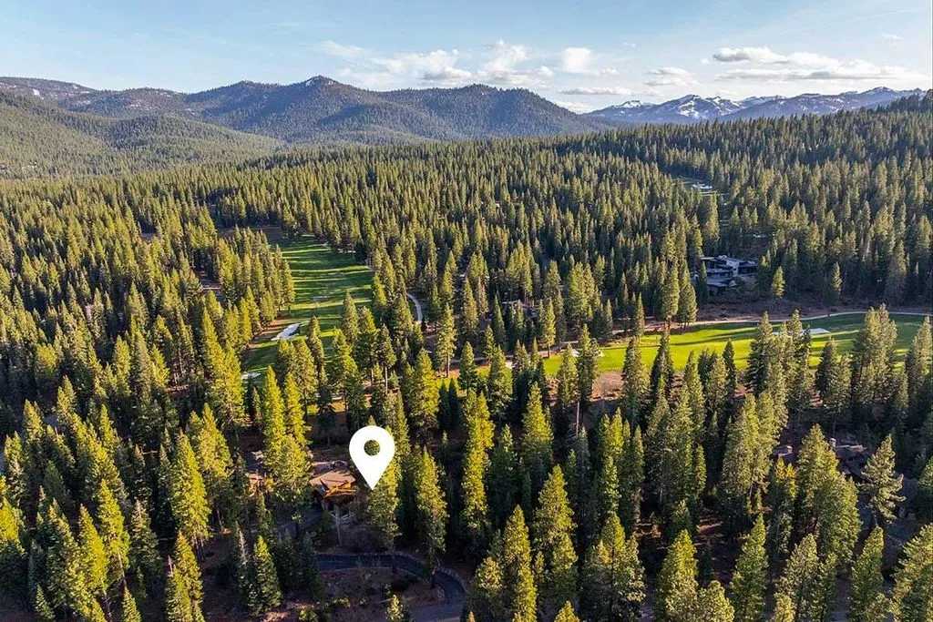 An Extraordinary Fairway-Side Mountain Estate in Martis Camp Seeks $8.995 Million 10 103 result