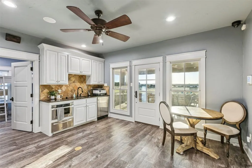 A Refined Texas Retreat: Sprawling Estate With Modern Elegance Asks $6.1 Million 13 1091 Hill Country Ct An Elite Texas Retreat Defined by Modern Elegance 11