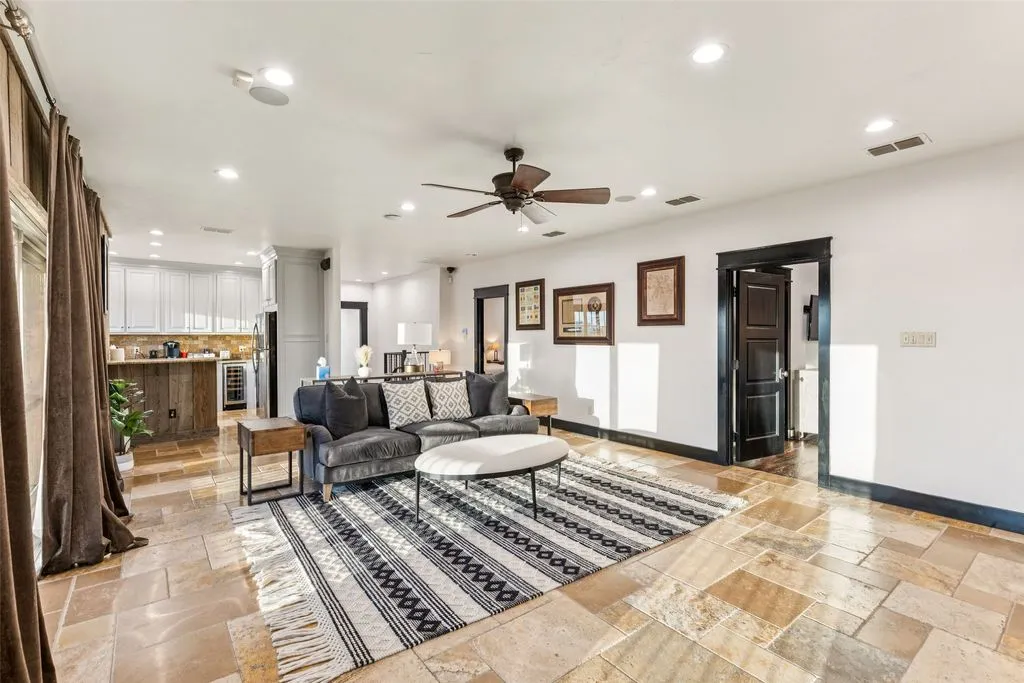 A Refined Texas Retreat: Sprawling Estate With Modern Elegance Asks $6.1 Million 15 1091 Hill Country Ct An Elite Texas Retreat Defined by Modern Elegance 13