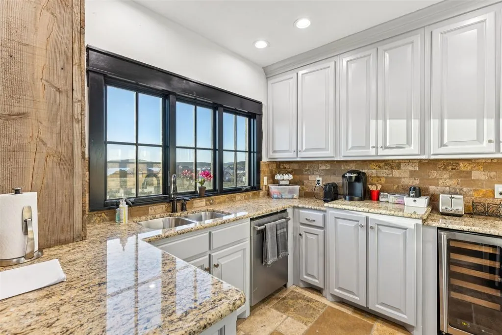 A Refined Texas Retreat: Sprawling Estate With Modern Elegance Asks $6.1 Million 19 1091 Hill Country Ct An Elite Texas Retreat Defined by Modern Elegance 14