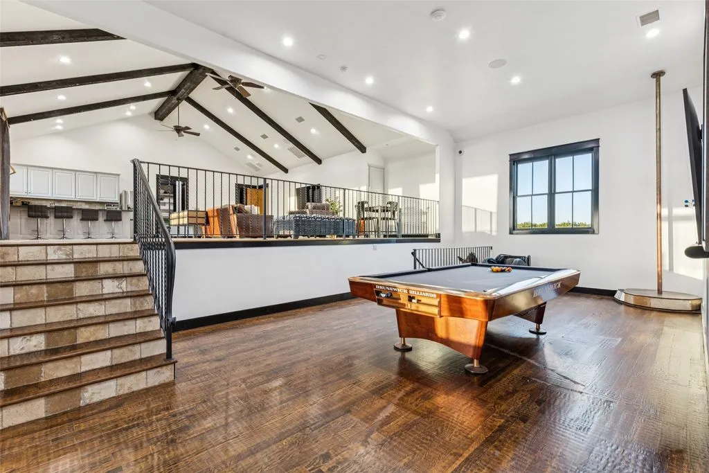 A Refined Texas Retreat: Sprawling Estate With Modern Elegance Asks $6.1 Million 20 1091 Hill Country Ct An Elite Texas Retreat Defined by Modern Elegance 15