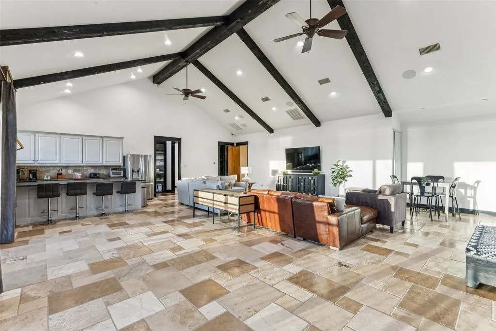 A Refined Texas Retreat: Sprawling Estate With Modern Elegance Asks $6.1 Million 21 1091 Hill Country Ct An Elite Texas Retreat Defined by Modern Elegance 16