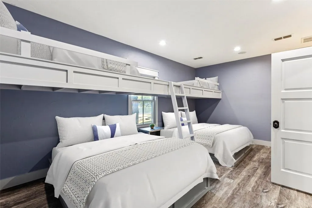 A Refined Texas Retreat: Sprawling Estate With Modern Elegance Asks $6.1 Million 23 1091 Hill Country Ct An Elite Texas Retreat Defined by Modern Elegance 19