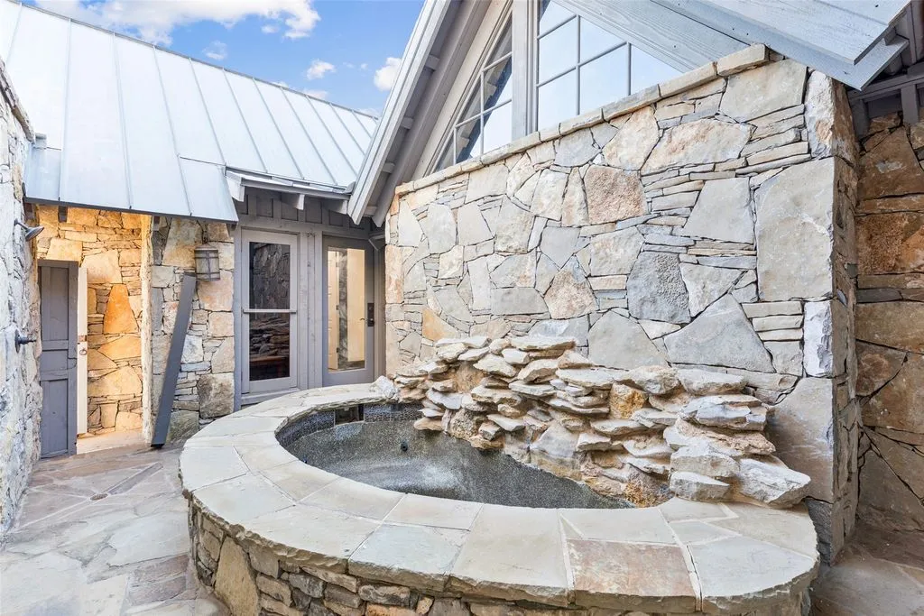 A Refined Texas Retreat: Sprawling Estate With Modern Elegance Asks $6.1 Million 18 1091 Hill Country Ct An Elite Texas Retreat Defined by Modern Elegance 21