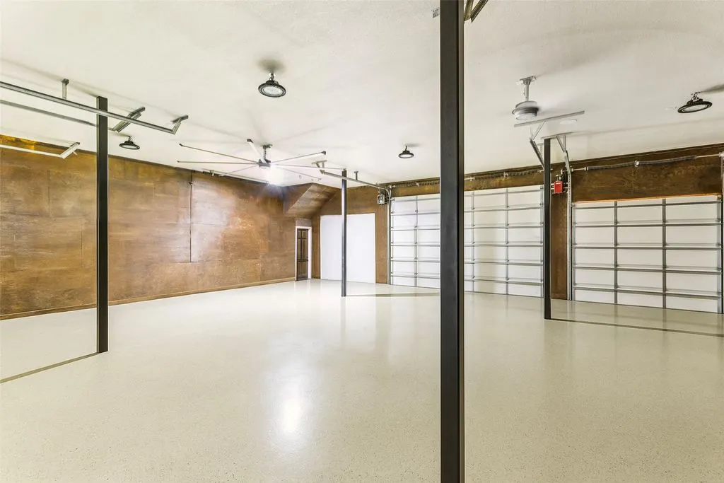 A Refined Texas Retreat: Sprawling Estate With Modern Elegance Asks $6.1 Million 24 1091 Hill Country Ct An Elite Texas Retreat Defined by Modern Elegance 22