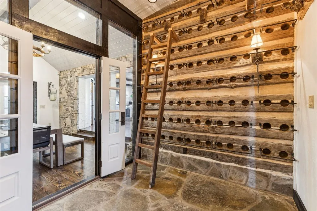 A Refined Texas Retreat: Sprawling Estate With Modern Elegance Asks $6.1 Million 8 1091 Hill Country Ct An Elite Texas Retreat Defined by Modern Elegance 6