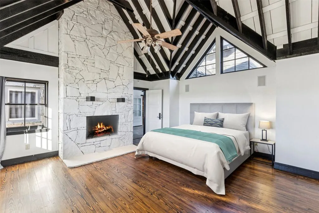 A Refined Texas Retreat: Sprawling Estate With Modern Elegance Asks $6.1 Million 9 1091 Hill Country Ct An Elite Texas Retreat Defined by Modern Elegance 7