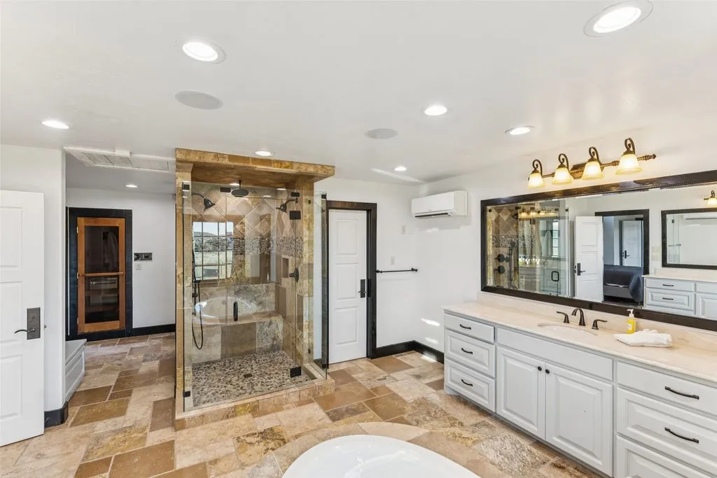 A Refined Texas Retreat: Sprawling Estate With Modern Elegance Asks $6.1 Million 10 1091 Hill Country Ct An Elite Texas Retreat Defined by Modern Elegance 8