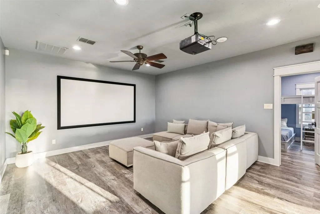 A Refined Texas Retreat: Sprawling Estate With Modern Elegance Asks $6.1 Million 11 1091 Hill Country Ct An Elite Texas Retreat Defined by Modern Elegance 9