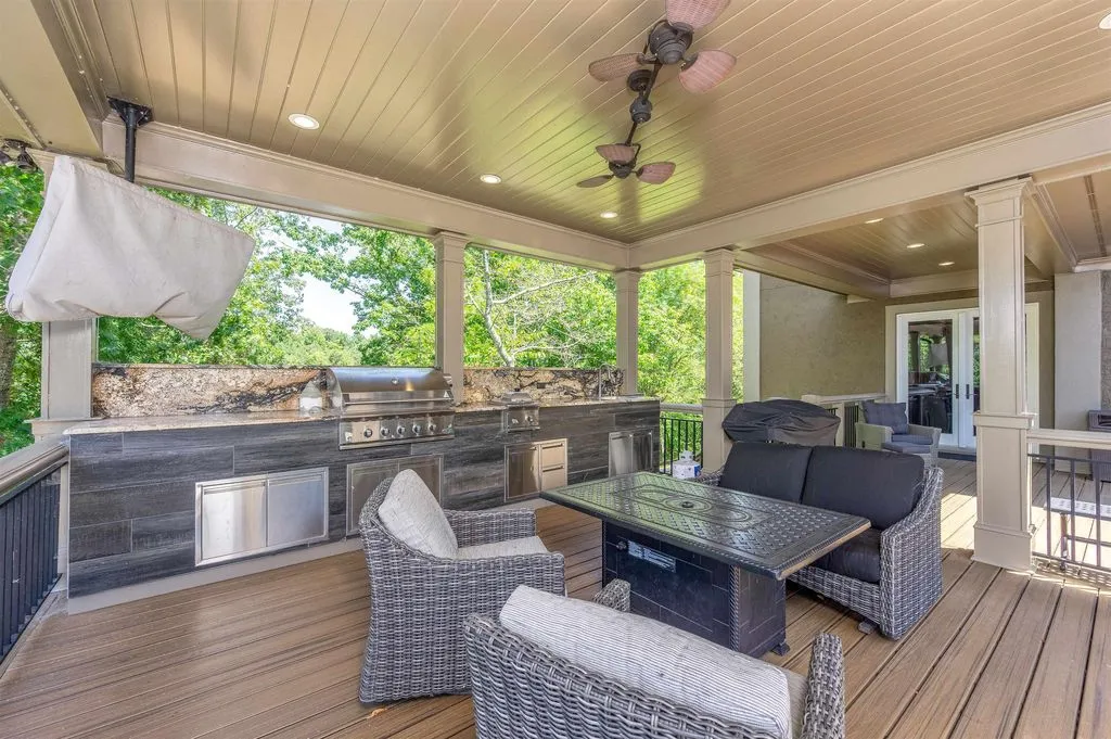 Georgia Lakefront Gem with Panoramic Views and Privacy for $4.49 Million 14 1151 Oconee Way Panoramic Lakefront Luxury in Georgia 10