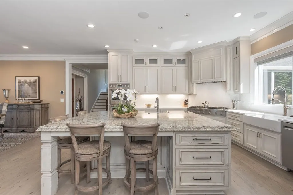 Georgia Lakefront Gem with Panoramic Views and Privacy for $4.49 Million 17 1151 Oconee Way Panoramic Lakefront Luxury in Georgia 13