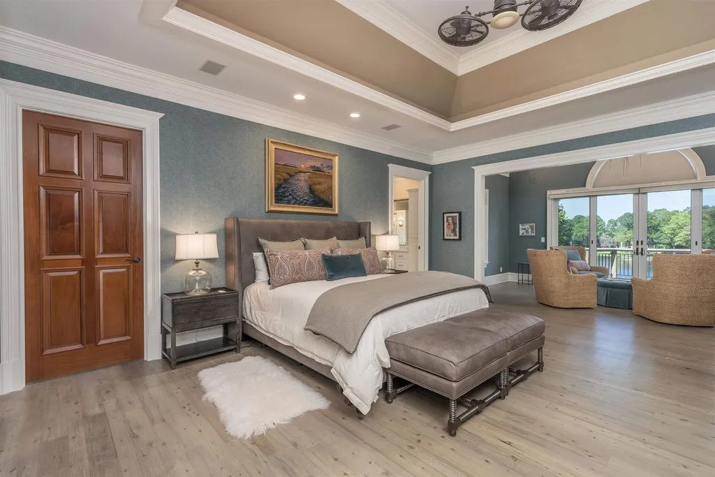 Georgia Lakefront Gem with Panoramic Views and Privacy for $4.49 Million 19 1151 Oconee Way Panoramic Lakefront Luxury in Georgia 15