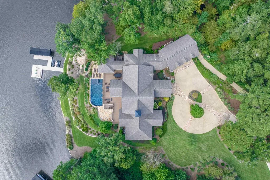 Georgia Lakefront Gem with Panoramic Views and Privacy for $4.49 Million 24 1151 Oconee Way Panoramic Lakefront Luxury in Georgia 20
