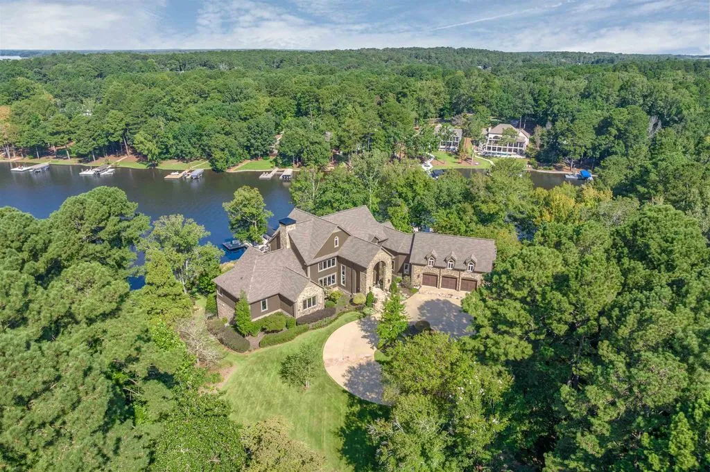 Georgia Lakefront Gem with Panoramic Views and Privacy for $4.49 Million 30 1151 Oconee Way Panoramic Lakefront Luxury in Georgia 26