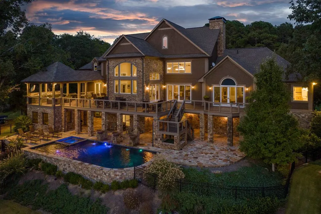 Georgia Lakefront Gem with Panoramic Views and Privacy for $4.49 Million 7 1151 Oconee Way Panoramic Lakefront Luxury in Georgia 3
