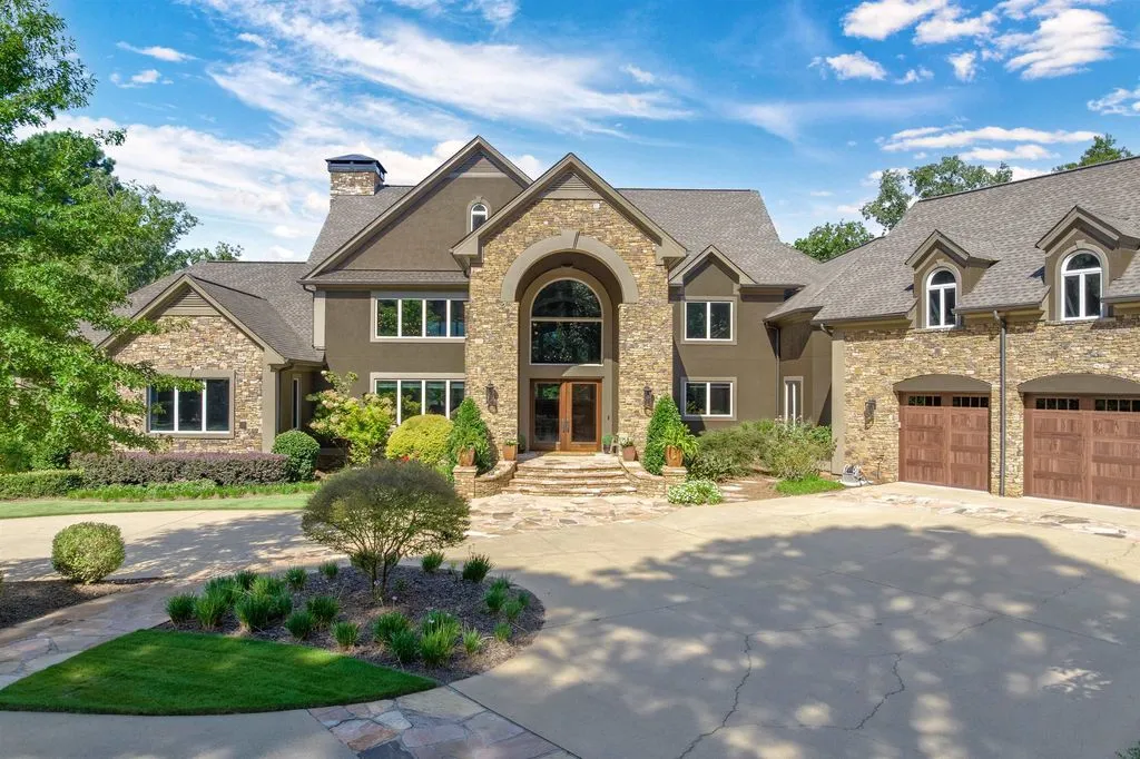 Georgia Lakefront Gem with Panoramic Views and Privacy for $4.49 Million 9 1151 Oconee Way Panoramic Lakefront Luxury in Georgia 5