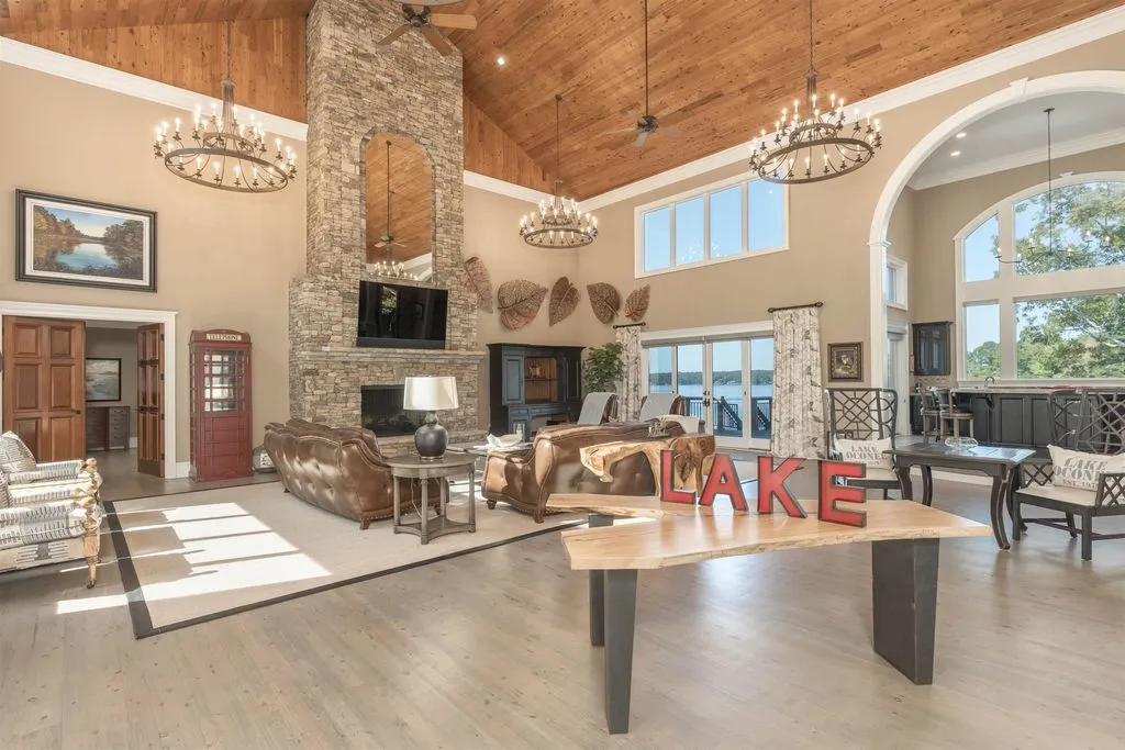 Georgia Lakefront Gem with Panoramic Views and Privacy for $4.49 Million 10 1151 Oconee Way Panoramic Lakefront Luxury in Georgia 6