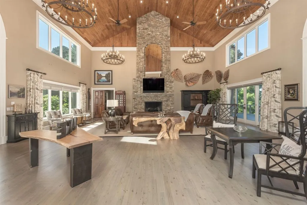 Georgia Lakefront Gem with Panoramic Views and Privacy for $4.49 Million 11 1151 Oconee Way Panoramic Lakefront Luxury in Georgia 7