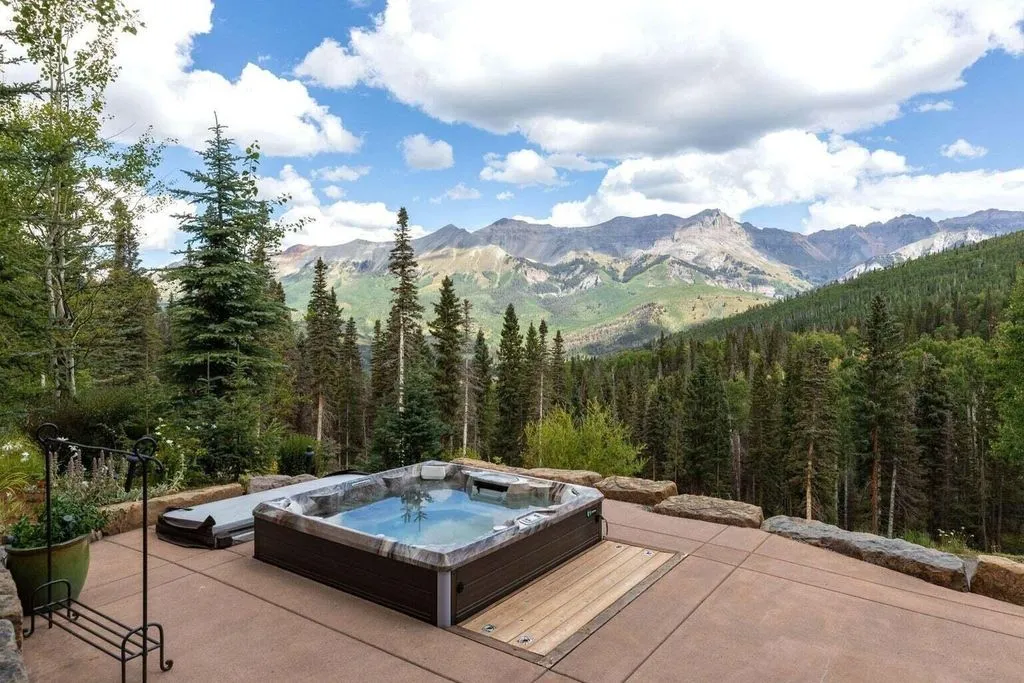 A Truly Exquisite Colorado Architectural Masterpiece Offered at $10.995 Million 24 120 Prospect Creek Dr An Exquisite Colorado Architectural Masterwork Offered at 10.995 Million 23