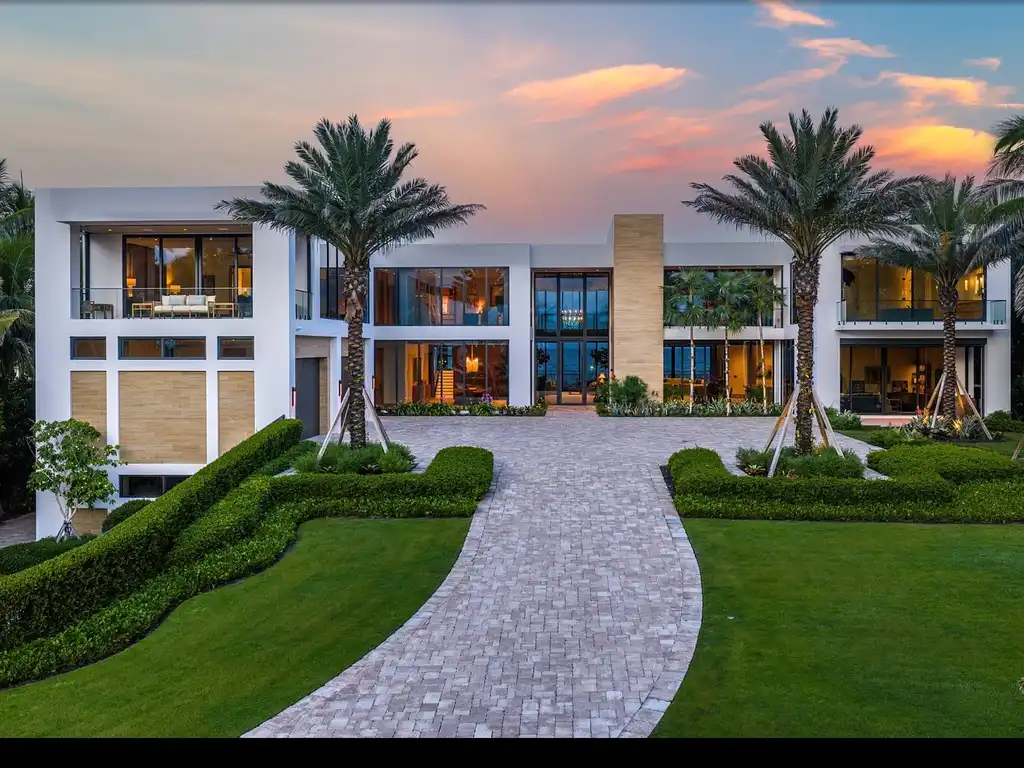 A Breathtaking $85 Million Ultra Luxury Dual Waterfront Estate Redefining Manalapan Living 5 1260 S Ocean Boulevard oceanfront estate in Manalapan showcasing contemporary architecture and direct Atlantic Ocean frontage