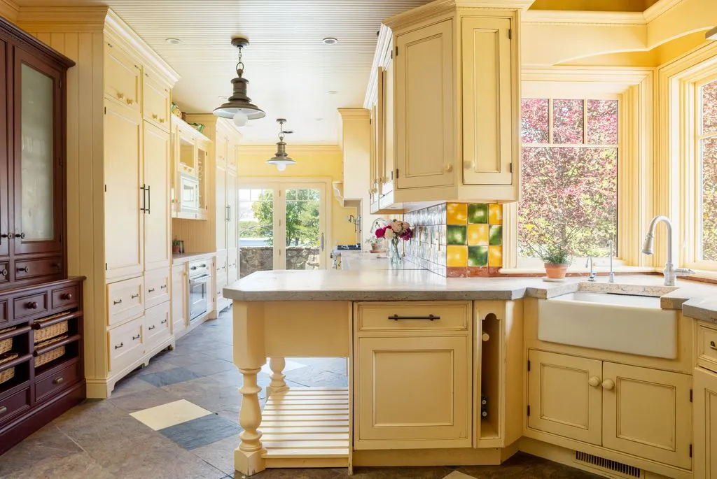 An Iconic $18M North Fork Waterfront Retreat with Exceptional Privacy 12 1350 W Cove Rd An Exceptional 18M Waterfront Estate Defined by Prestige and Seclusion 16