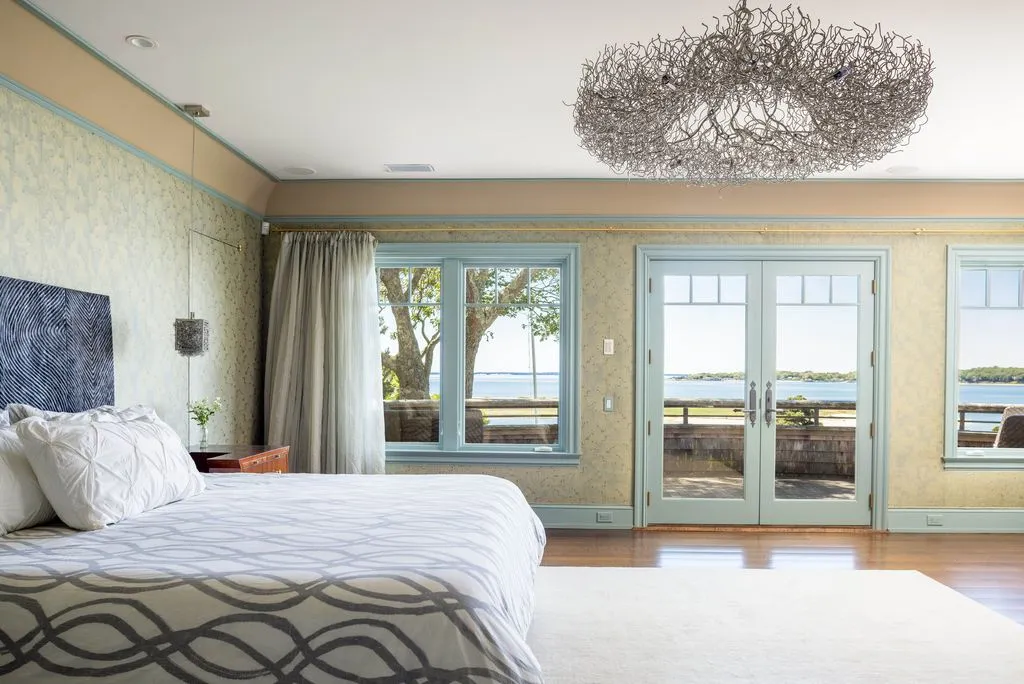 An Iconic $18M North Fork Waterfront Retreat with Exceptional Privacy 13 1350 W Cove Rd An Exceptional 18M Waterfront Estate Defined by Prestige and Seclusion 17