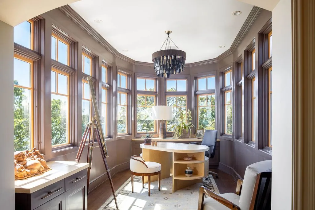 An Iconic $18M North Fork Waterfront Retreat with Exceptional Privacy 20 1350 W Cove Rd An Exceptional 18M Waterfront Estate Defined by Prestige and Seclusion 18