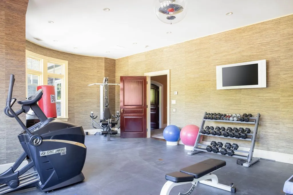 An Iconic $18M North Fork Waterfront Retreat with Exceptional Privacy 22 1350 W Cove Rd An Exceptional 18M Waterfront Estate Defined by Prestige and Seclusion 20