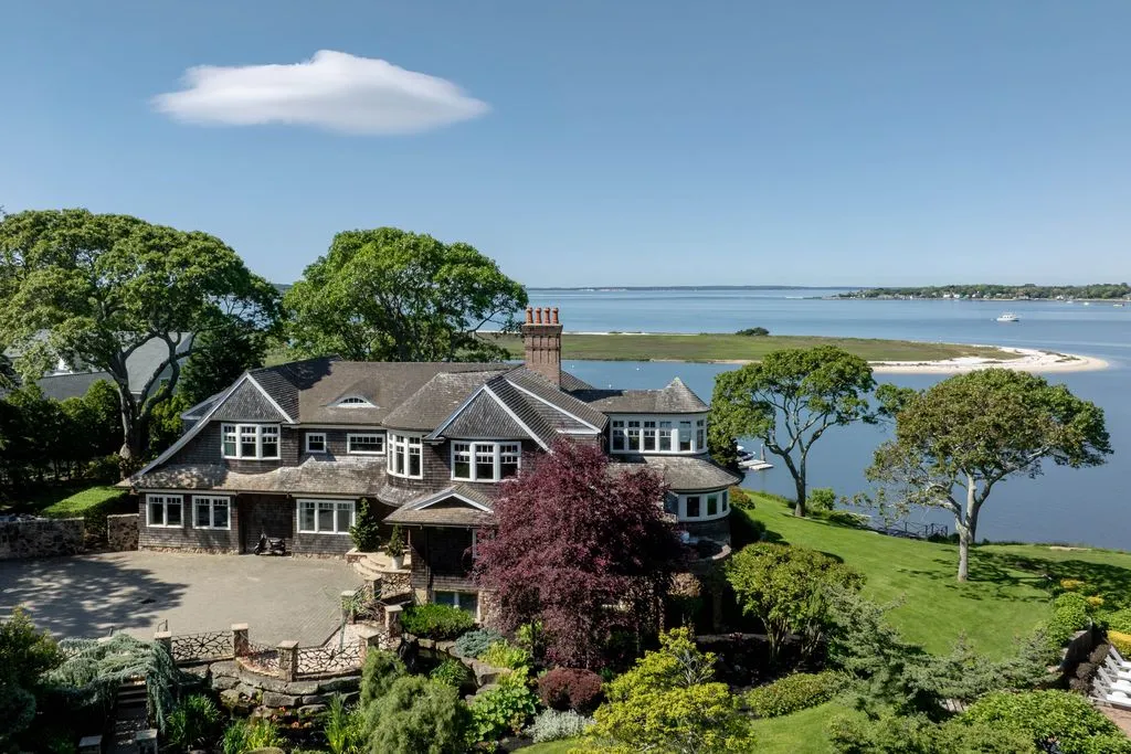 An Iconic $18M North Fork Waterfront Retreat with Exceptional Privacy 28 1350 W Cove Rd An Exceptional 18M Waterfront Estate Defined by Prestige and Seclusion 24