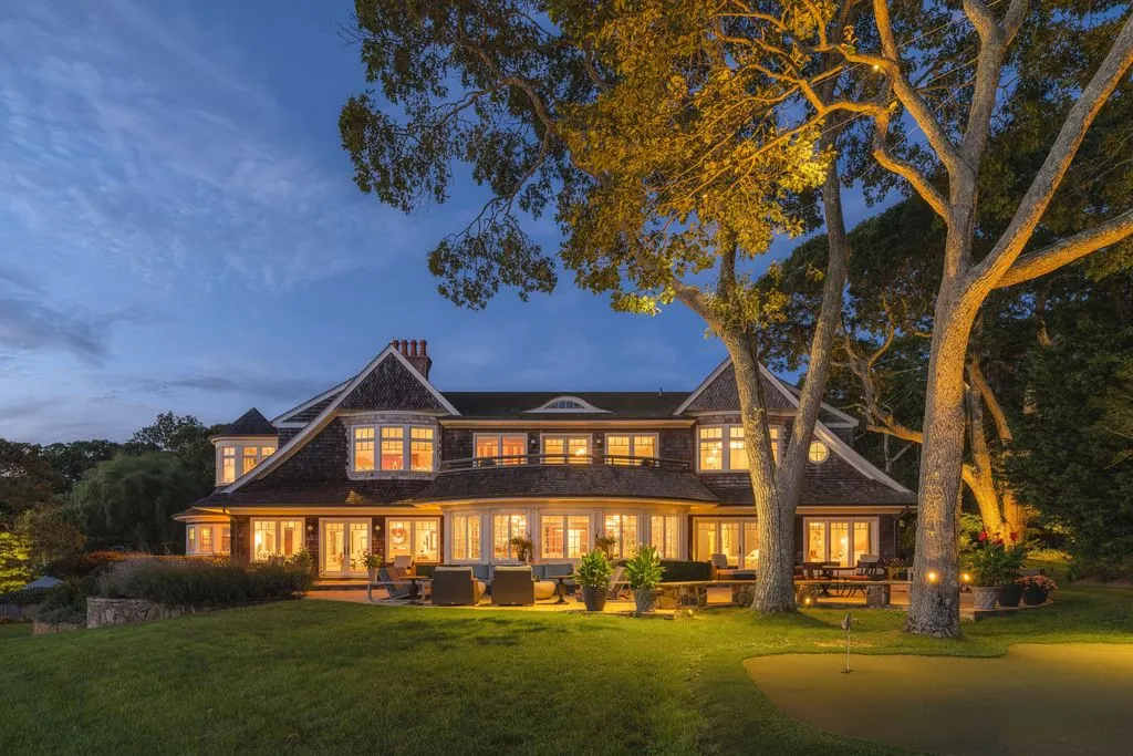 An Iconic $18M North Fork Waterfront Retreat with Exceptional Privacy 7 1350 W Cove Rd An Exceptional 18M Waterfront Estate Defined by Prestige and Seclusion 4