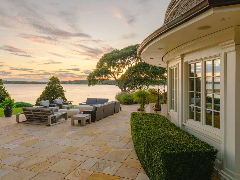 An Iconic $18M North Fork Waterfront Retreat with Exceptional Privacy 16 1350 W Cove Rd An Exceptional 18M Waterfront Estate Defined by Prestige and Seclusion 6