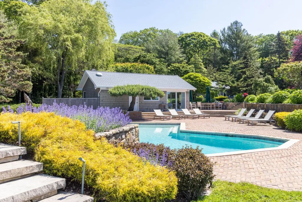 An Iconic $18M North Fork Waterfront Retreat with Exceptional Privacy 18 1350 W Cove Rd An Exceptional 18M Waterfront Estate Defined by Prestige and Seclusion 8