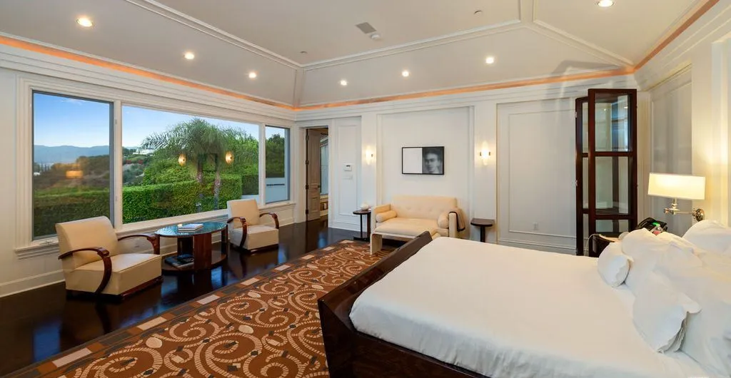 A World-Class California Art Deco Retreat with Sweeping City Vistas, Listed at $19,995,000 24 14035 Aubrey Rd An Extraordinary Private Art Deco Estate Overlooking the City 16